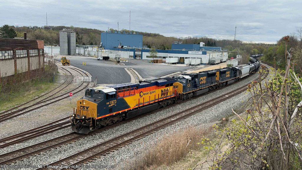 CSX 1973 leads B773 east.